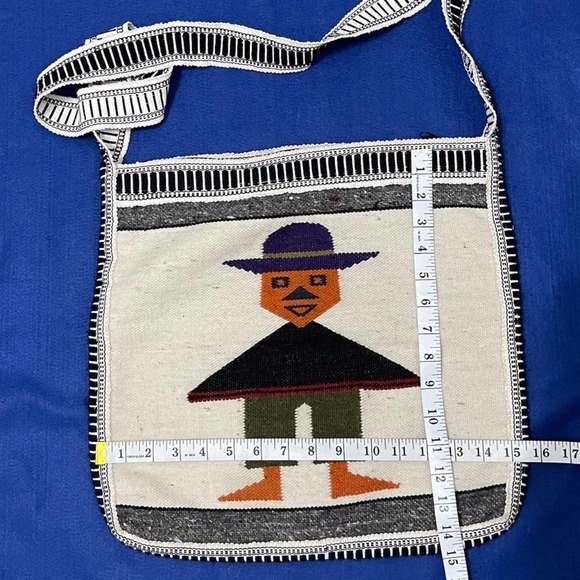 Peruvian 100% Soft Wool Alpaca Cross Body Bag. One zipper and fully lined inter - Picture 5 of 5